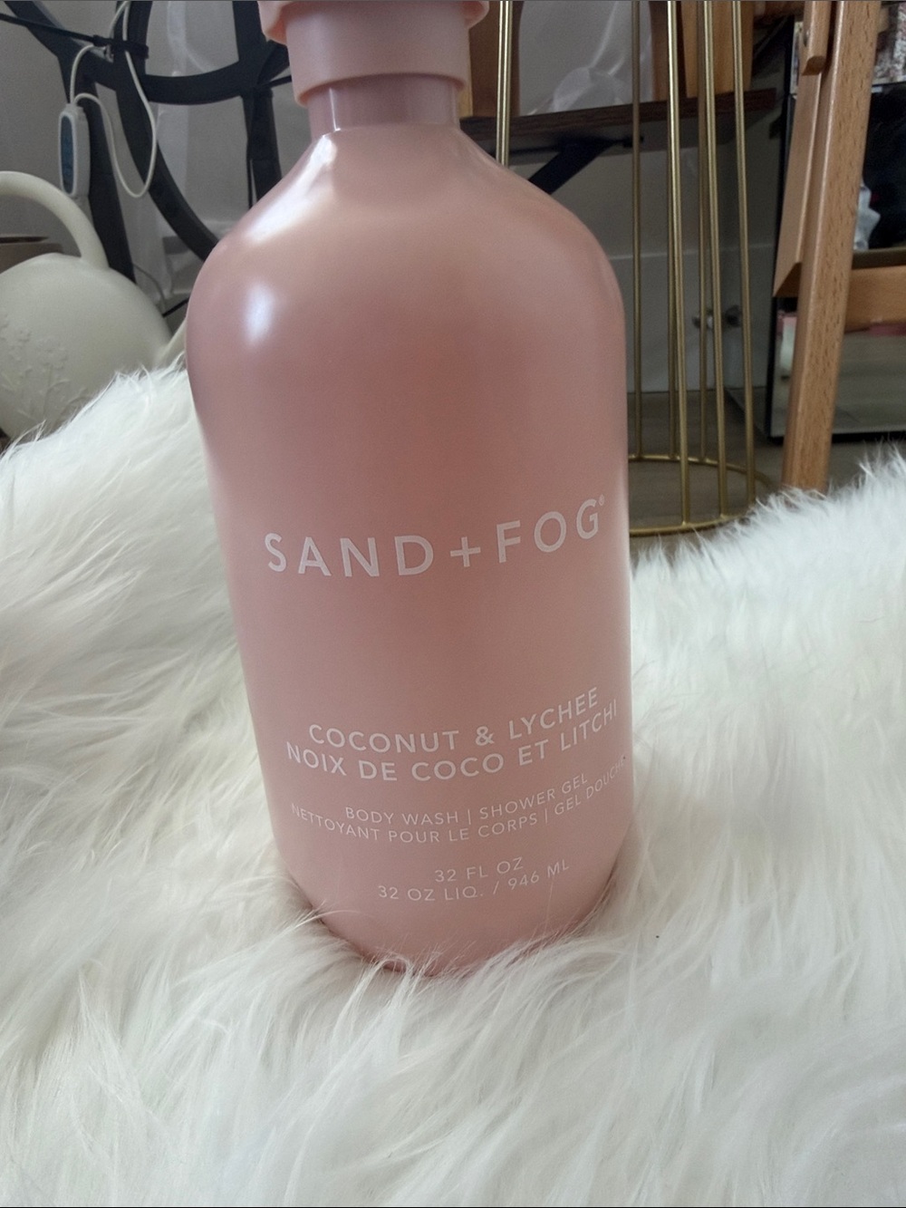 SAND+FOG Coconut & Lychee Body Wash — Soft Pink